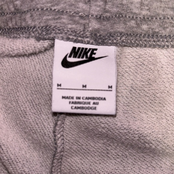 Nike Women’s Sweatpants - Picture 4 of 4